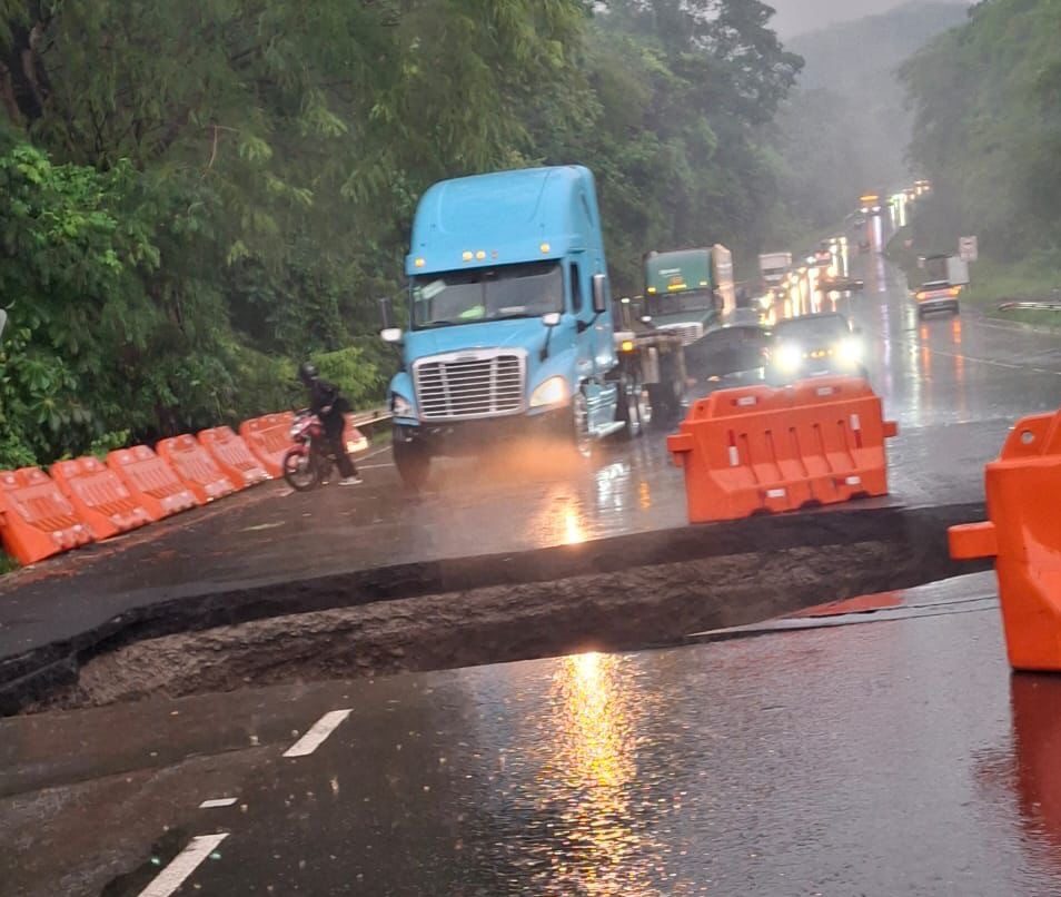 Hundimiento en ruta 27