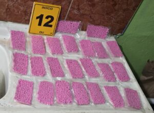 Nueve detenidos y armas decomisadas tras operativo contra presunta red de drogas sintéticas