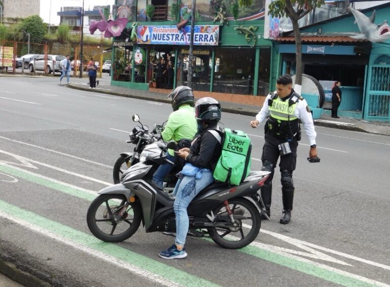 Policía de transito