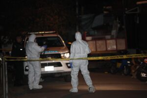 Hombre muere tras ataque a balazos dentro de un vehículo en Quepos; OIJ recolecta 42 casquillos