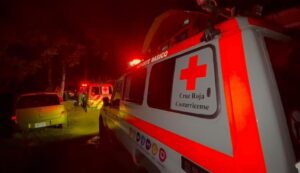 Emergencias durante la noche dejan dos fallecidos, varios heridos críticos y afectaciones por inundaciones