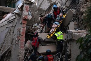 Venezuela busca sobrevivientes entre los escombros mientras la cifra de fallecidos sube a 235