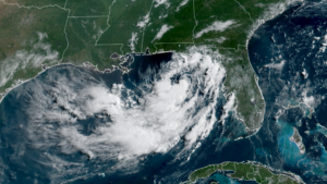 Bertha gana fuerza en el Golfo de México y mantiene bajo alerta a la costa sur de Estados Unidos