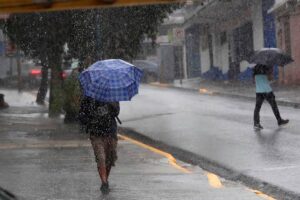 IMN alerta por aguaceros, tormentas y riesgo de crecidas en varias regiones este lunes