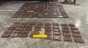 Ocho detenidos y 256 paquetes de cocaína decomisados en terminal de Moín; uno es oficial de Fuerza Pública
