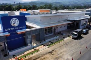 Hospital San Carlos reforzará atención por listas de espera; pacientes serán llamados con nuevas citas