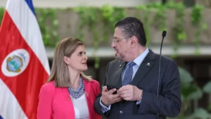Fiscalía investigará a Fernández y Chaves por cuestionado nombramiento de directora de la Policía de Control Fiscal