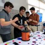 Estudiantes y autoridades durante la inauguración del Mes de la Ciencia y la Tecnología 2026 en Costa Rica.