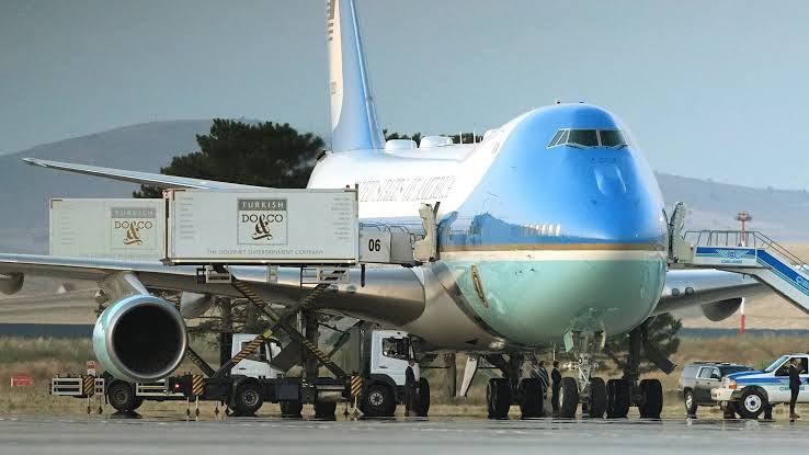 Trump Salio Oculto De Air Force One En Un Camion De Catering Durante Operacion Secreta Por Amenaza Irani