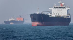 Acuerdo por Ormuz se acerca, pero nuevas exigencias de Irán mantienen en vilo una ruta clave para el petróleo mundial