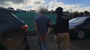 Detienen en Alajuela a sospechoso de amenazar con disparar contra la presidenta Laura Fernández
