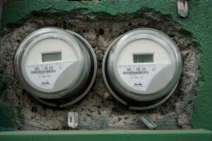 Recibos de luz podrían subir desde septiembre y acumular alza cercana al 8% en 2027